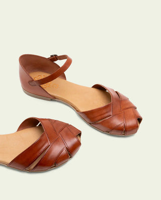 Manual de cuidado: Cómo limpiar y mantener tus sandalias de piel marrones