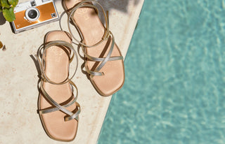 Cómo combinar sandalias doradas en bodas y eventos