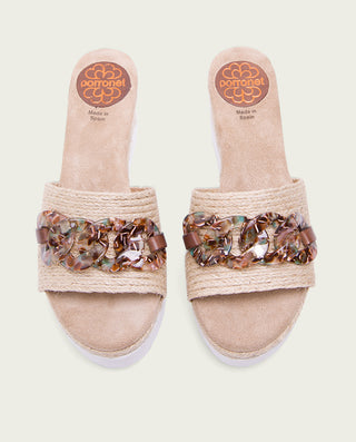 SANDALIA CUÑA RAFIA MARRON LUA