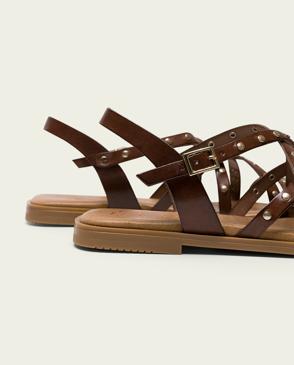 Sandalia Plana De Piel Con Tachuelas Moka Victoria – PORRONET