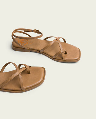 SANDALIA PLANA DE PIEL DE TIRAS TAUPE VALENTINA