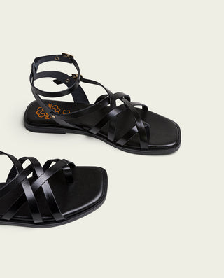 SANDALIA PLANA ROMANA DE PIEL NEGRO VITA