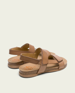 SANDALIA PLANA ROMANA BIO TACHUELAS DE PIEL TAUPE SONIA