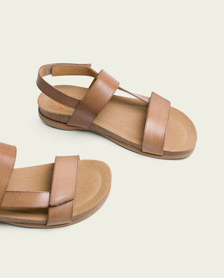 SANDALIA PLANA ROMANA BIO TACHUELAS DE PIEL TAUPE SONIA