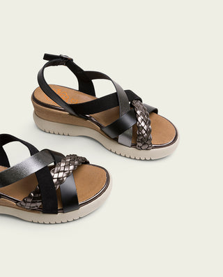 SANDALIA DE CUÑA DE PIEL TRENZA NEGRO PLOMO BÁRBARA