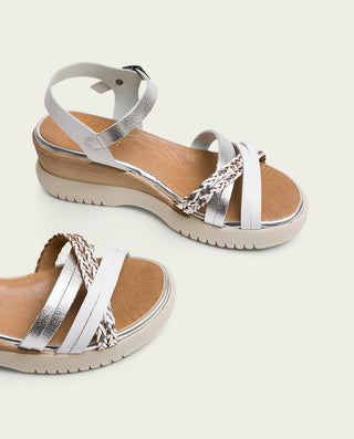 SANDALIA DE CUÑA DE PIEL DE TIRAS BLANCO PLATA BERTA