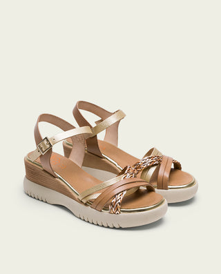 SANDALIA DE CUÑA DE PIEL DE TIRAS TAUPE ORO BERTA