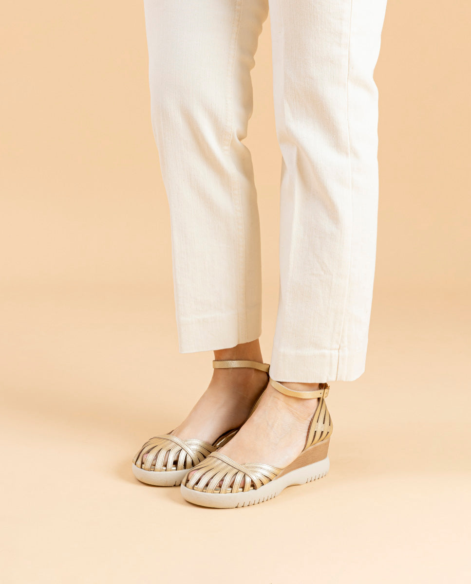 Porronet Sandalia De Cuña De Piel Oro Belinda Costa Rica Sandalia