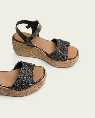 SANDALIA DE CUÑA DE PIEL NEGRO PLOMO DALIA