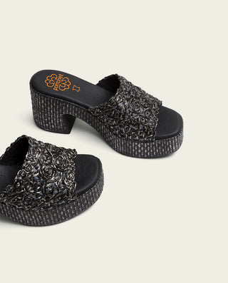 SANDALIA DE TACÓN DE PIEL TEXTIL NEGRO JUDITH