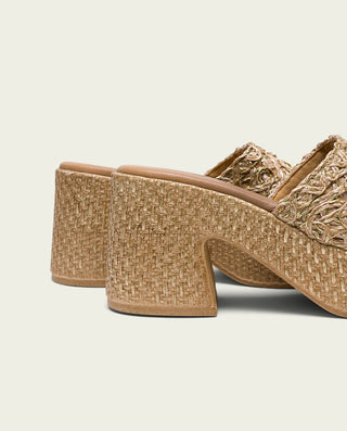 SANDALIA DE TACÓN DE PIEL TEXTIL TAUPE  JUDITH