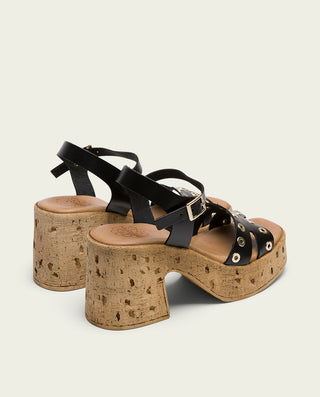 SANDALIA DE TACÓN DE PIEL NEGRO TACHUELAS ZAZA