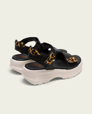 SANDALIA DEPORTIVA DE PLATAFORMA NEGRO LEOPARDO NAOMI
