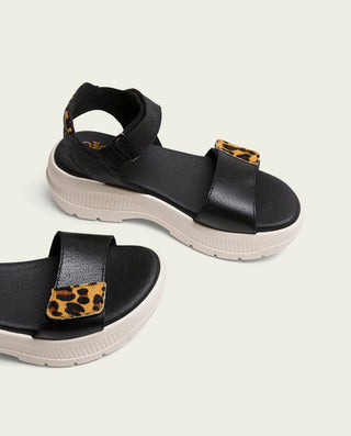 SANDALIA DEPORTIVA DE PLATAFORMA NEGRO LEOPARDO NAOMI