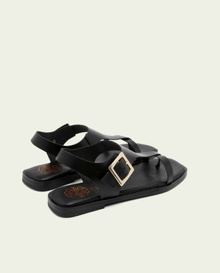 SANDALIA PLANA DE PIEL CON HEBILLA BERTA NEGRO
