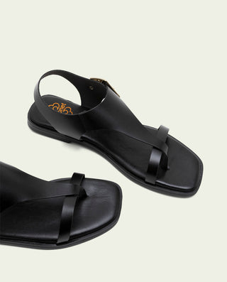 SANDALIA PLANA DE PIEL CON HEBILLA BERTA NEGRO