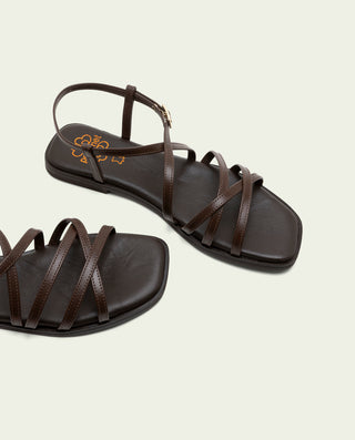 SANDALIA PLANA DE PIEL BONNIE MOKA