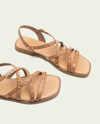 Sandalia plana de piel de tiras con tachuelas Blair taupe