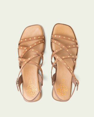 Sandalia plana de piel de tiras con tachuelas Blair taupe