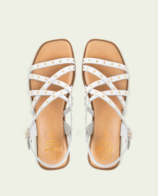 Sandalia plana de piel de tiras con tachuelas Blair blanco