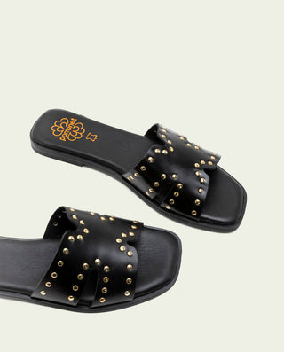 Sandalia plana de piel con tachuelas Becca negro