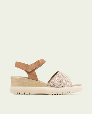 SANDALIA DE CUÑA DE PIEL Y TEXTIL ELSA TAUPE