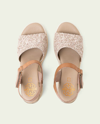 SANDALIA DE CUÑA DE PIEL Y TEXTIL ELSA TAUPE