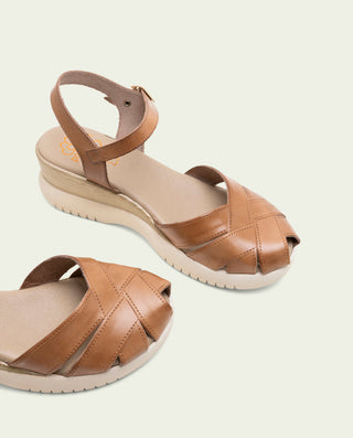 SANDALIA DE CUÑA DE PIEL EMILIA TAUPE