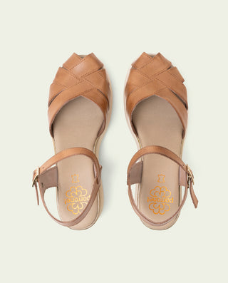 SANDALIA DE CUÑA DE PIEL EMILIA TAUPE