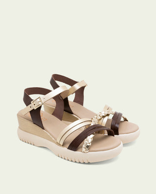 SANDALIA DE CUÑA DE PIEL DE TIRAS EMMA MOKA ORO