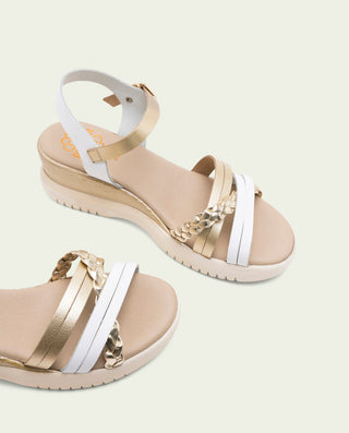 SANDALIA DE CUÑA DE PIEL DE TIRAS EMMA BLANCO ORO