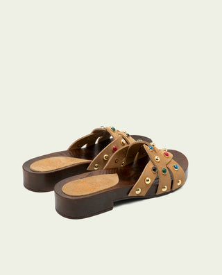 SANDALIA DE TACÓN DE PIEL PEDRERÍA GRACIA CAMEL