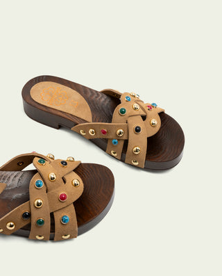 SANDALIA DE TACÓN DE PIEL PEDRERÍA GRACIA CAMEL