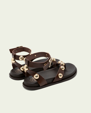 Sandalia plana de piel tachuelas Holly moka
