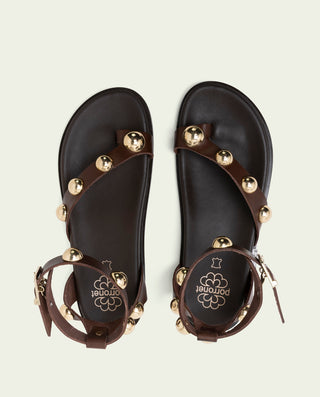 Sandalia plana de piel tachuelas Holly moka