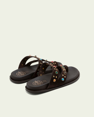 SANDALIA PLANA DE PIEL TACHUELAS HANNAH MOKA