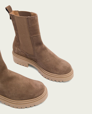 BOTINES SERRAJE MOKA CON ELÁSTICOS SIBILA