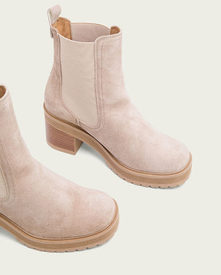 BOTINES DE TACÓN ARENA CON ELÁSTICOS REA