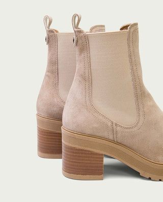 BOTINES DE TACÓN ARENA CON ELÁSTICOS REA