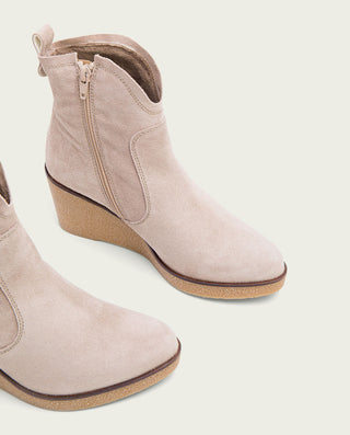 BOTINES DE CUÑA ARENA CON CREMALLERA MABEL