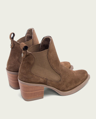 BOTINES COWBOY MOKA CON ELÁSTICOS JACKIE