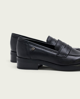 MOCASINES DE PIEL NEGROS EVA