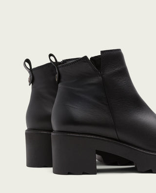 BOTINES DE PIEL CON CREMALLERA NEGRA MILA