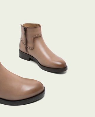 BOTINES DE PIEL TAUPE CON CREMALLERA BÁRBARA