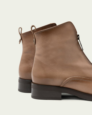 BOTINES DE PIEL TAUPE CON CREMALLERA CENTRAL BEATRIZ
