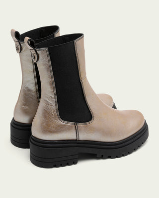 BOTINES DE PIEL METALIZADA PLATINO CON ELÁSTICOS CAMILA