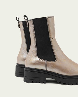 BOTINES DE PIEL METALIZADA PLATINO CON ELÁSTICOS CAMILA
