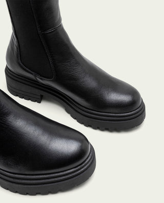 BOTINES DE PIEL NEGROS CON ELÁSTICOS CAROL