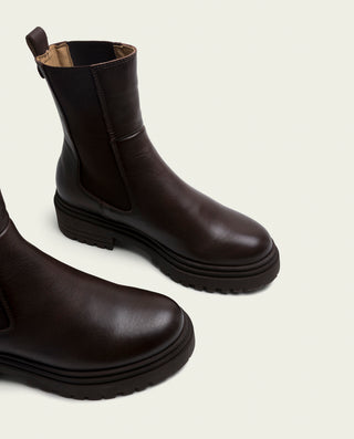 BOTINES DE PIEL MOKA CON ELÁSTICOS CAROL