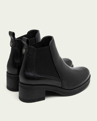 BOTINES DE PIEL NEGRA CON ELÁSTICOS DAFNE